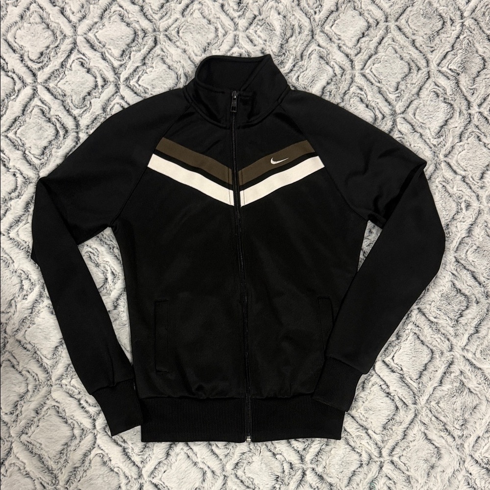 Nike Women's Black Jacket with Brown and White Chevron